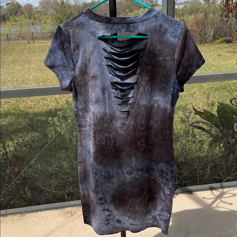 Chic Tie-Dye Midi t shirt Dress with Cutout Back